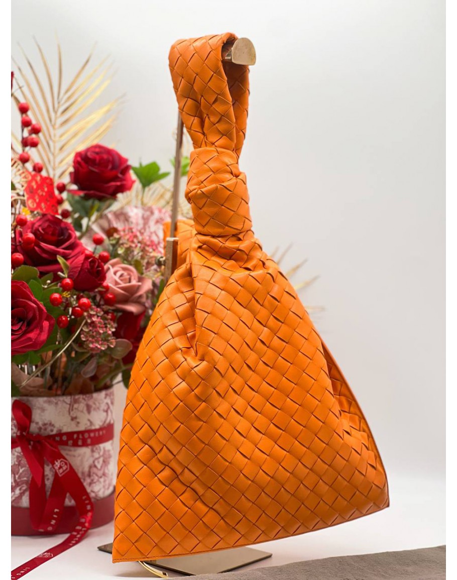 Knot bag hot sale bottega veneta